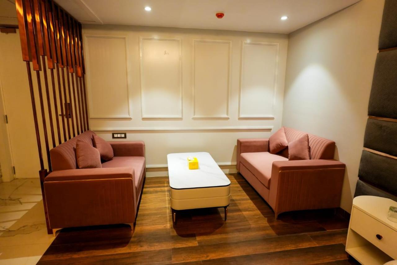 Hotel Adsan Heights Gajraula Екстер'єр фото