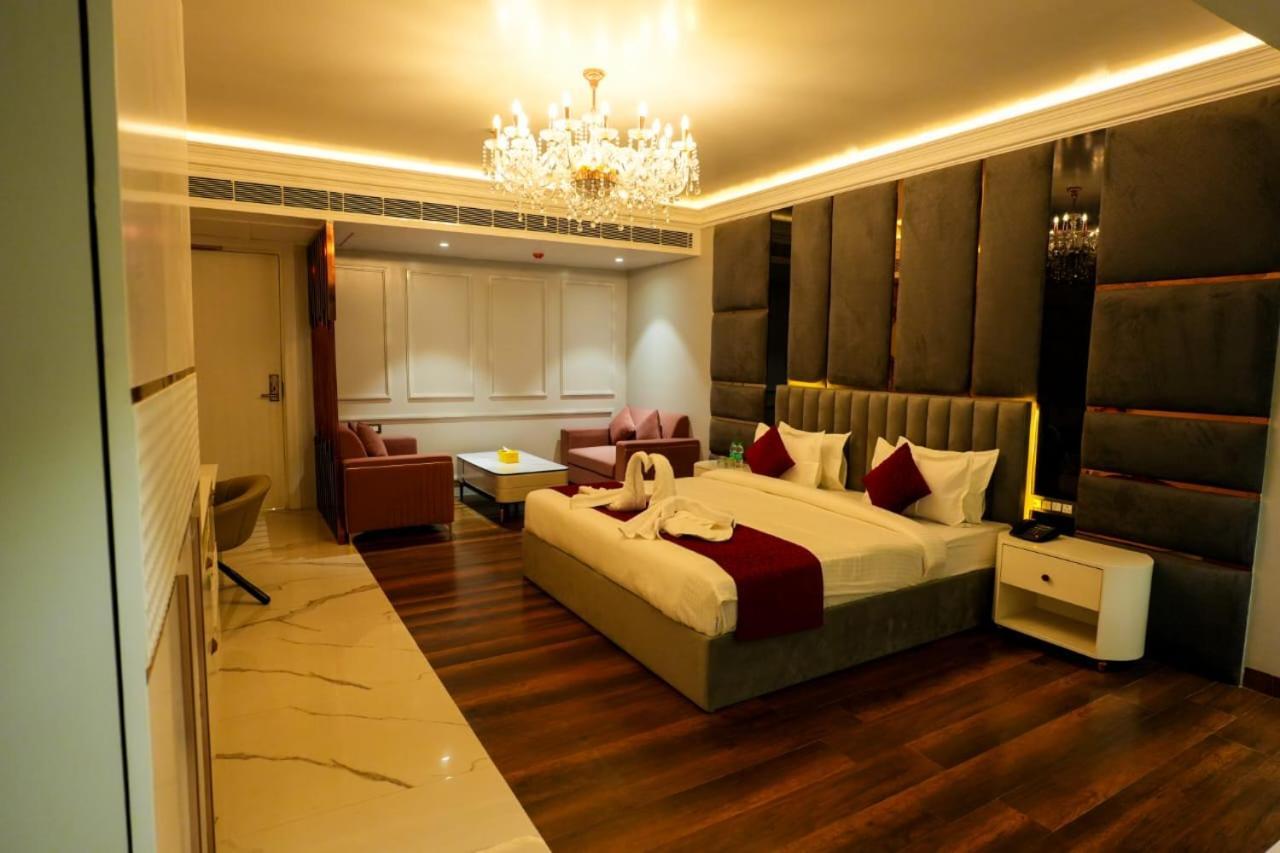 Hotel Adsan Heights Gajraula Екстер'єр фото