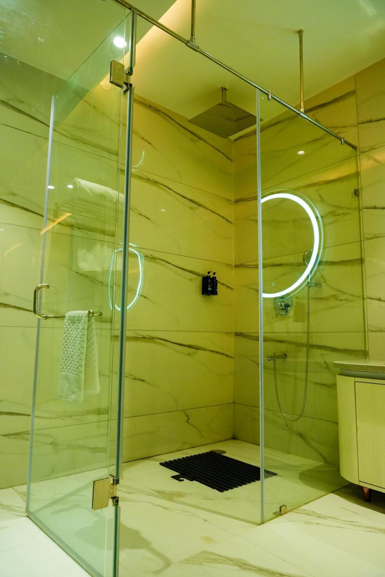 Hotel Adsan Heights Gajraula Екстер'єр фото