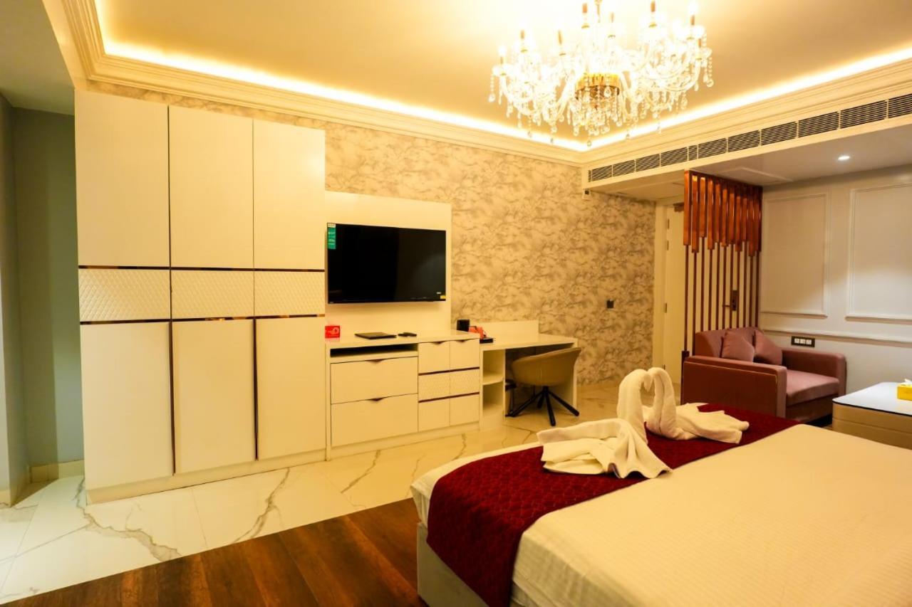 Hotel Adsan Heights Gajraula Екстер'єр фото