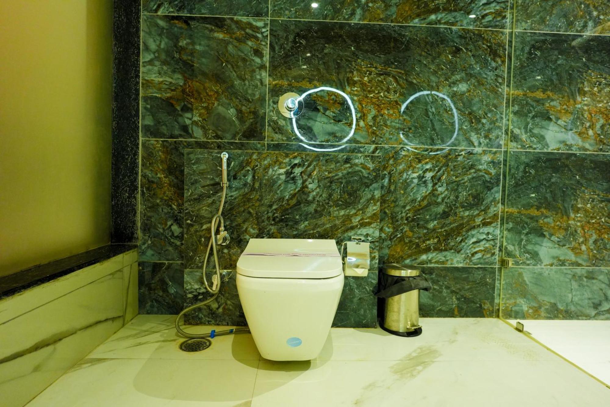 Hotel Adsan Heights Gajraula Екстер'єр фото