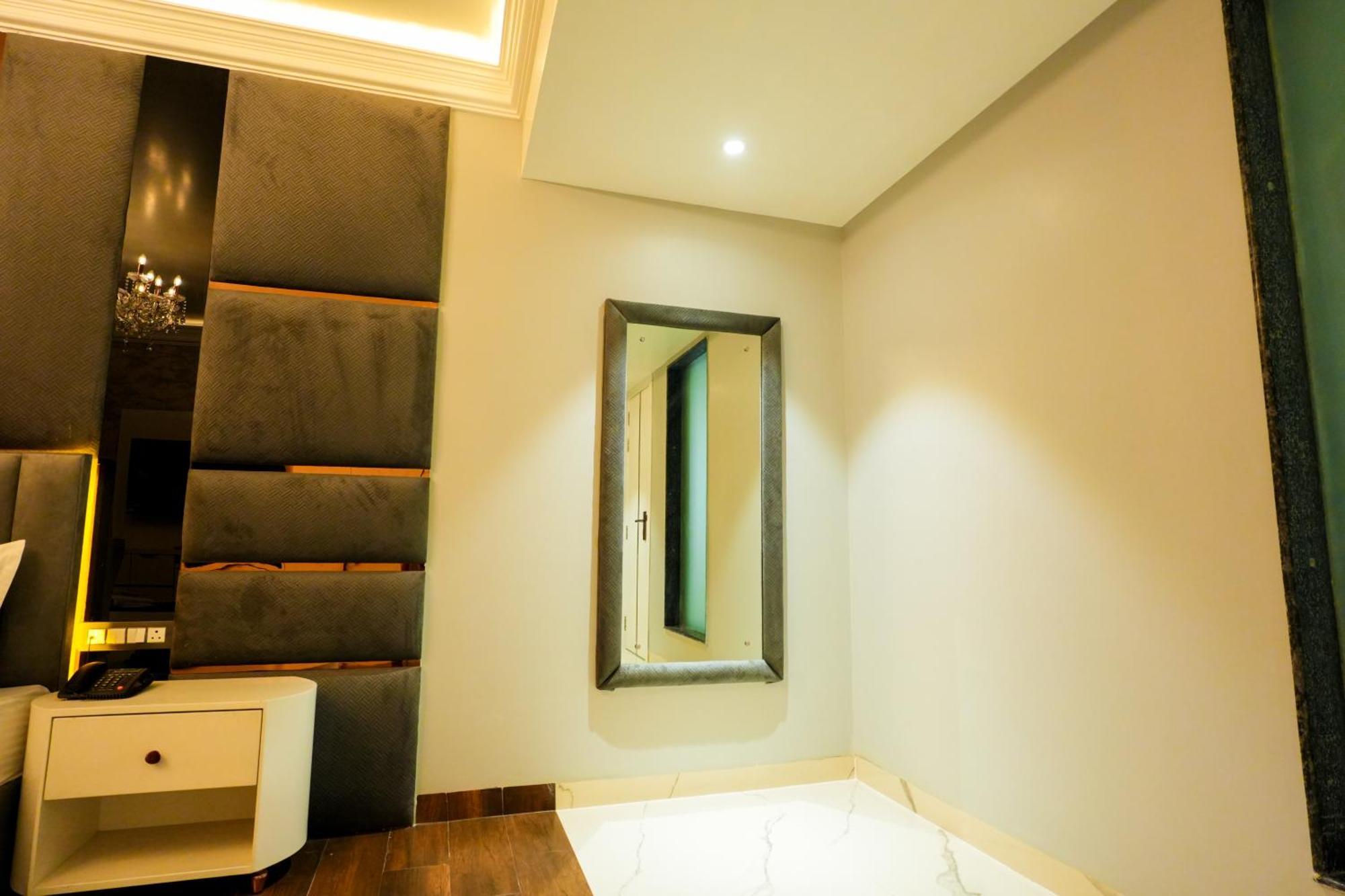 Hotel Adsan Heights Gajraula Екстер'єр фото