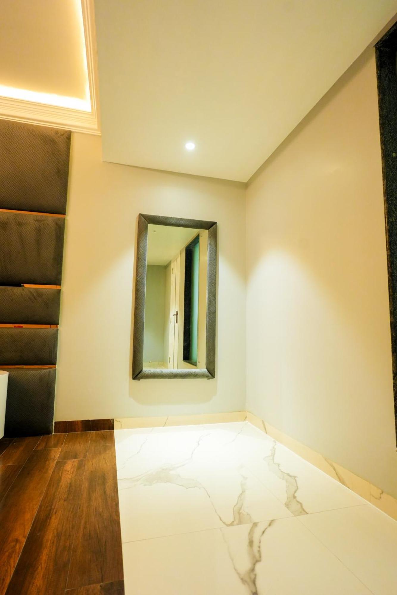 Hotel Adsan Heights Gajraula Екстер'єр фото