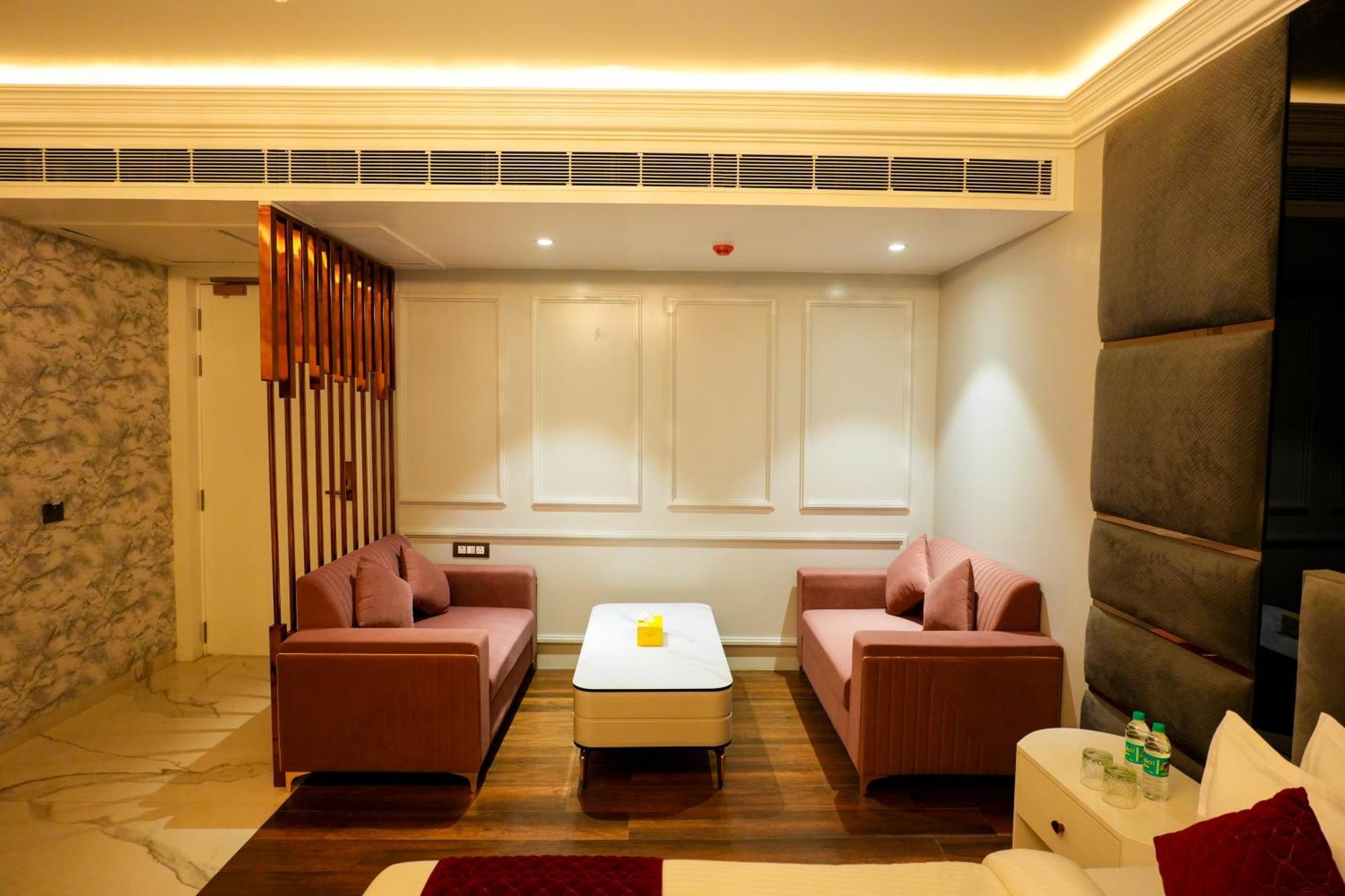 Hotel Adsan Heights Gajraula Екстер'єр фото