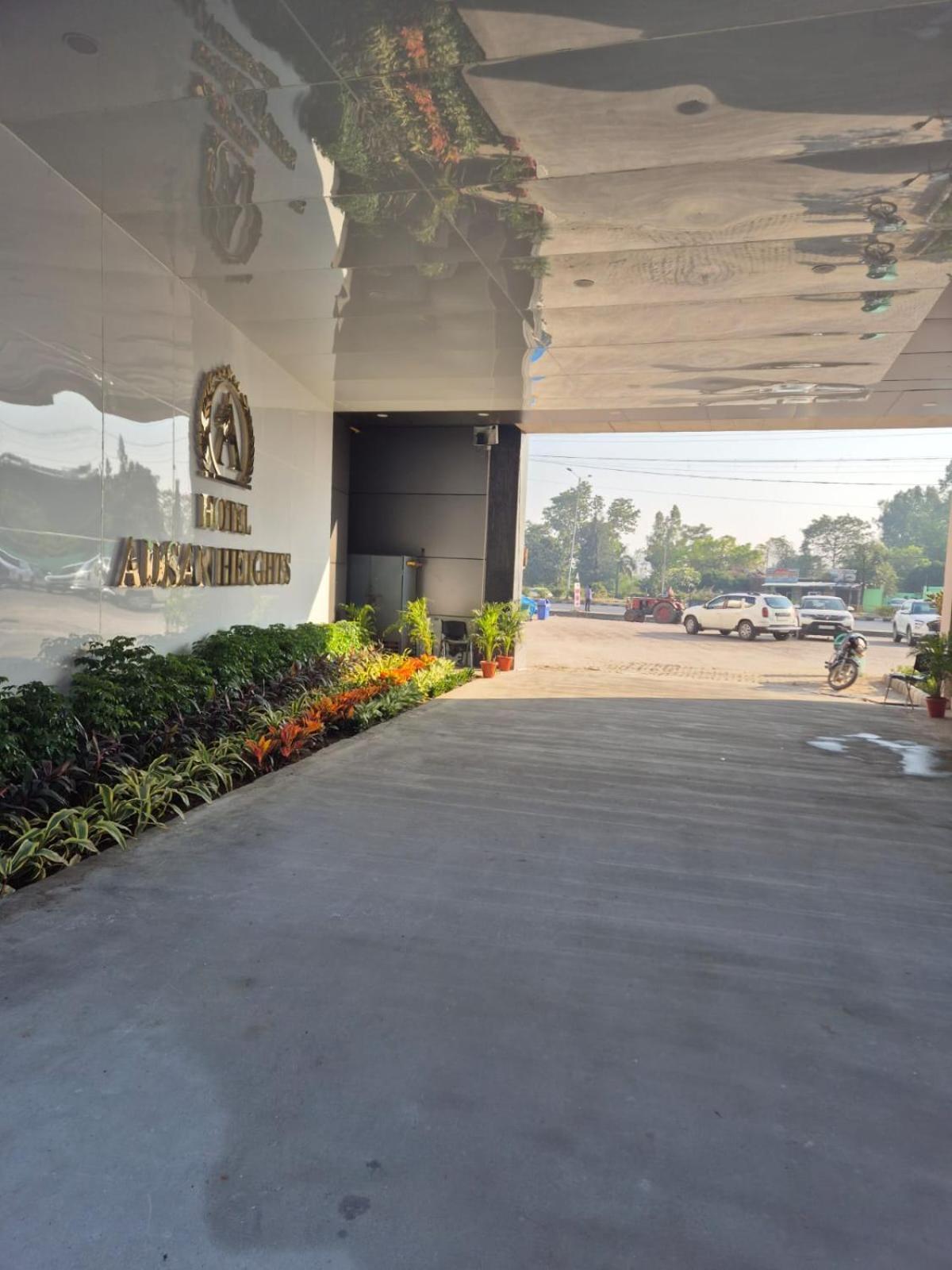 Hotel Adsan Heights Gajraula Екстер'єр фото