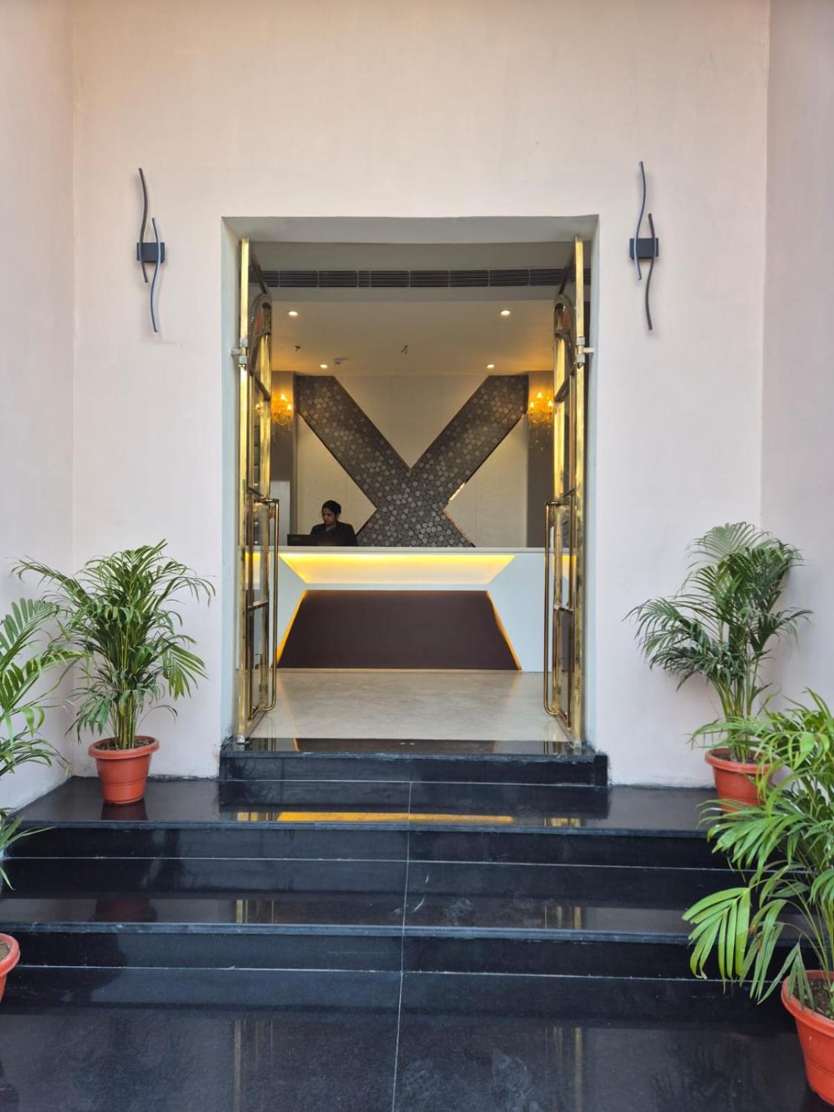 Hotel Adsan Heights Gajraula Екстер'єр фото
