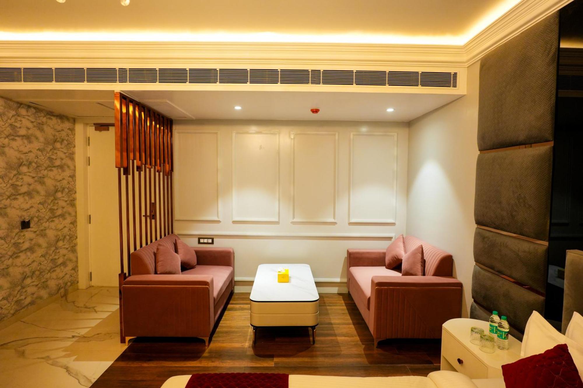 Hotel Adsan Heights Gajraula Екстер'єр фото